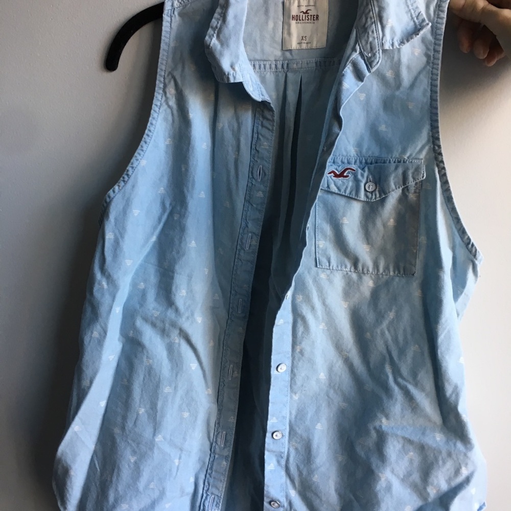 S Hollister light blue sleeveless cotton blouse